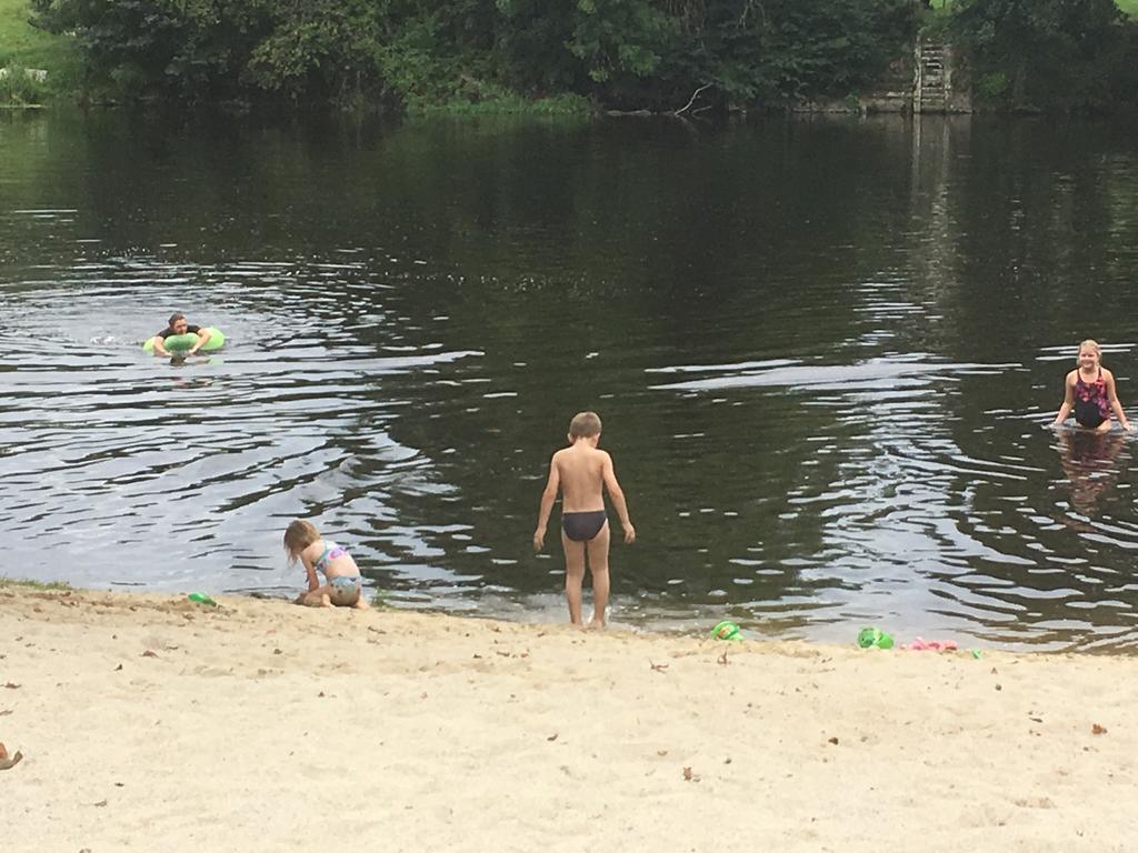 Hotel Camping Des Ribieres Confolens Zewnętrze zdjęcie